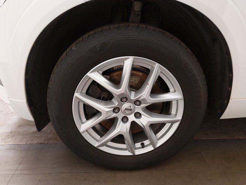 Volvo XC60 B4 Momentum Pro automatik • ACC • AHK, fotografija 8