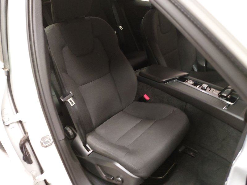 Volvo XC60 B4 Momentum Pro automatik • ACC • AHK, fotografija 10