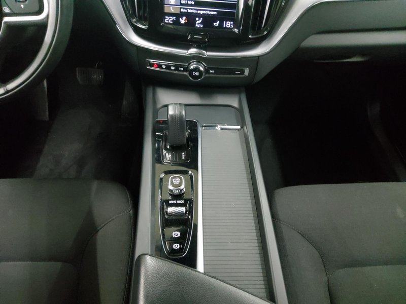 Volvo XC60 B4 Momentum Pro automatik • ACC • AHK, fotografija 14