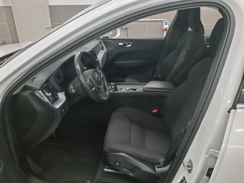 Volvo XC60 B4 Momentum Pro automatik • ACC • AHK, fotografija 17