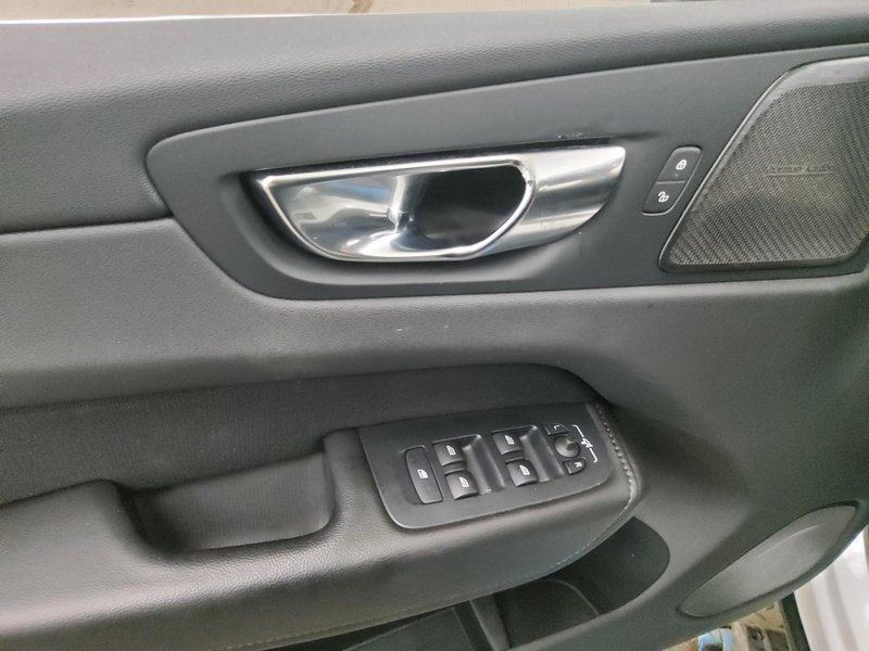 Volvo XC60 B4 Momentum Pro automatik • ACC • AHK, fotografija 18