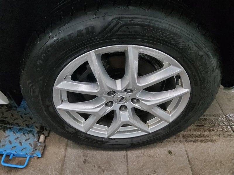 Volvo XC60 B4 Momentum Pro automatik • ACC • AHK, fotografija 19