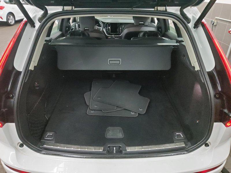 Volvo XC60 B4 Momentum Pro automatik • ACC • AHK, fotografija 20