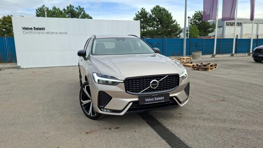 Volvo XC60 B4 PLUS DARK FWD, PANARAMA, NAV, TEMPOMAT, JAMSTVO, fotografija 3