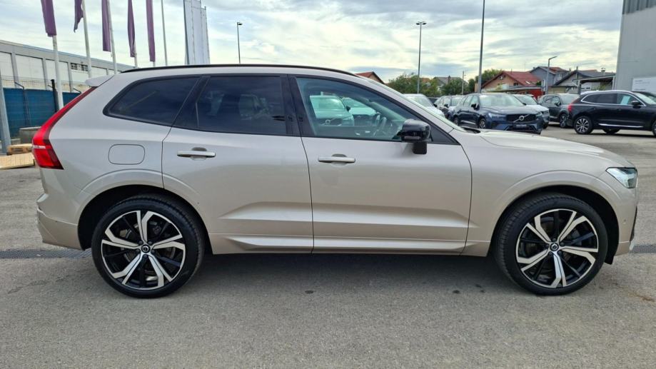 Volvo XC60 B4 PLUS DARK FWD, PANARAMA, NAV, TEMPOMAT, JAMSTVO, fotografija 5