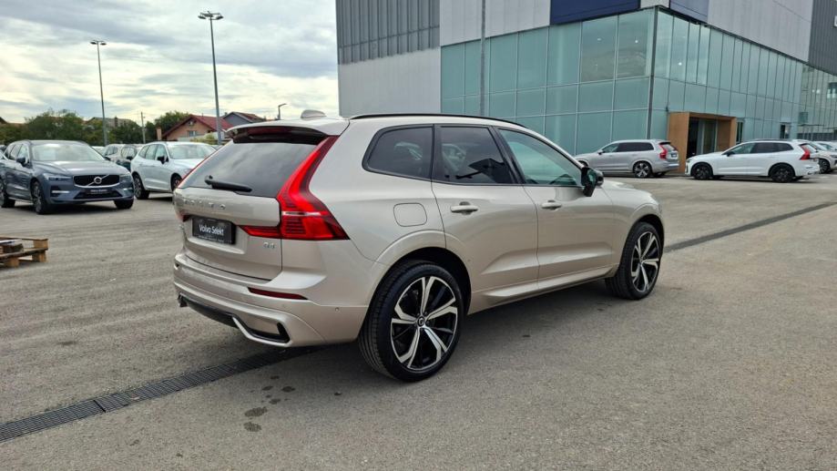 Volvo XC60 B4 PLUS DARK FWD, PANARAMA, NAV, TEMPOMAT, JAMSTVO, fotografija 6