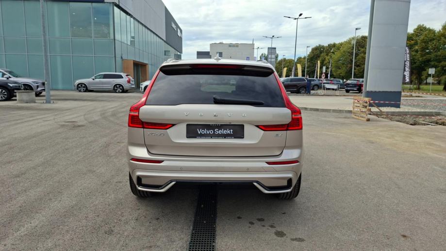 Volvo XC60 B4 PLUS DARK FWD, PANARAMA, NAV, TEMPOMAT, JAMSTVO, fotografija 8