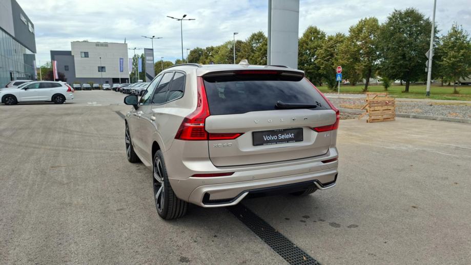 Volvo XC60 B4 PLUS DARK FWD, PANARAMA, NAV, TEMPOMAT, JAMSTVO, fotografija 9