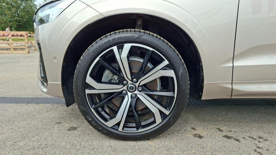 Volvo XC60 B4 PLUS DARK FWD, PANARAMA, NAV, TEMPOMAT, JAMSTVO, fotografija 14
