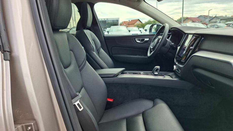 Volvo XC60 B4 PLUS DARK FWD, PANARAMA, NAV, TEMPOMAT, JAMSTVO, fotografija 17