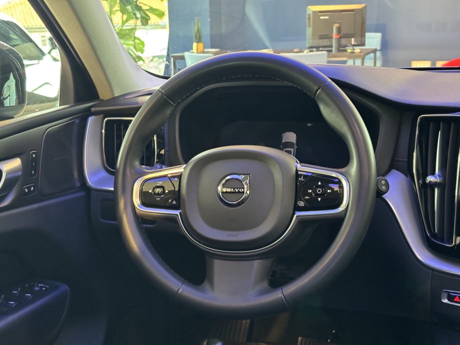 Volvo XC60 B4 D R-Design Aut. - LED, mem. sjedala, pano, h/k, alu. 20', fotografija 12