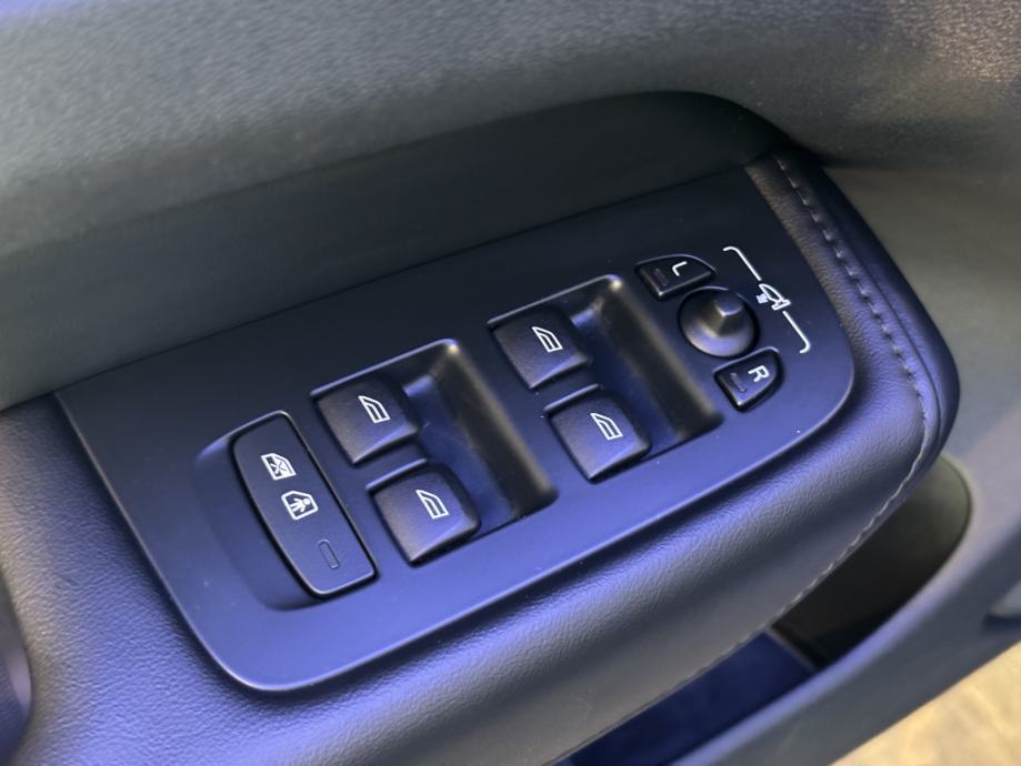 Volvo XC60 B4 D R-Design Aut. - LED, mem. sjedala, pano, h/k, alu. 20', fotografija 20