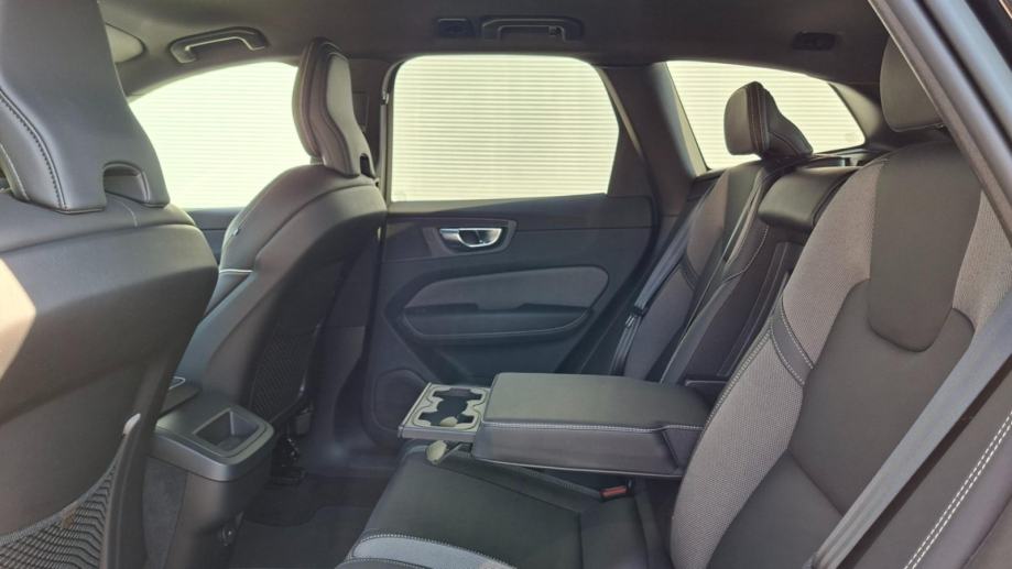 Volvo XC60 B4 R-DESIGN, JAMSTVO, fotografija 12
