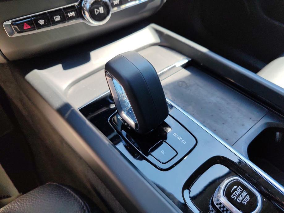 Volvo XC60 B4D 197 KS AUT NAVI, UREDNO ODRŽAVAN, GARANCIJA, fotografija 13