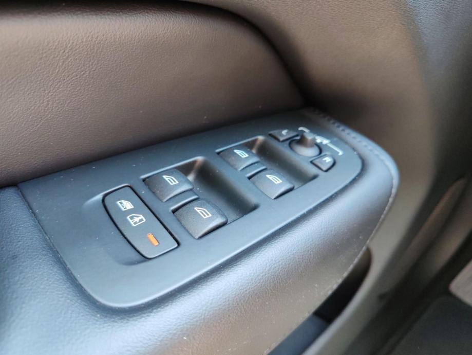 Volvo XC60 B4D 197 KS AUT NAVI, UREDNO ODRŽAVAN, GARANCIJA, fotografija 14
