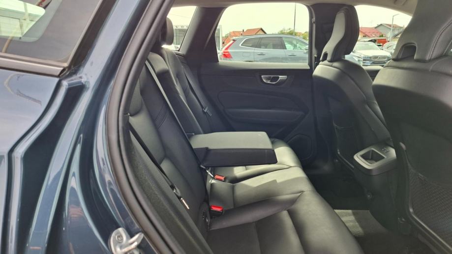Volvo XC60 B4D AWD PLUS DARK, NAV, KAMERA, TEMPOMAT, JAMSTVO, fotografija 18