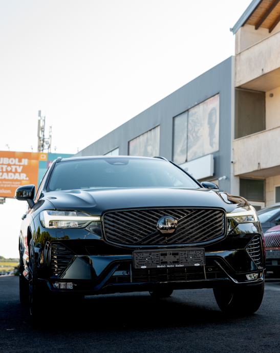 Volvo XC60 B5 Black Edition Ultra, fotografija 3