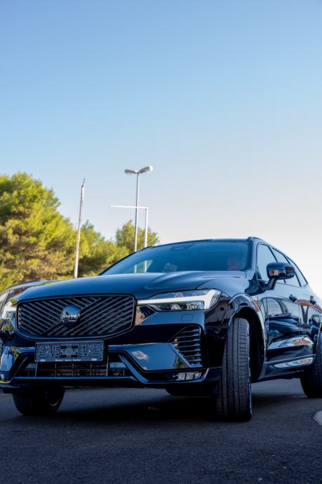 Volvo XC60 B5 Black Edition Ultra, fotografija 2