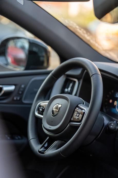 Volvo XC60 B5 Black Edition Ultra, fotografija 11