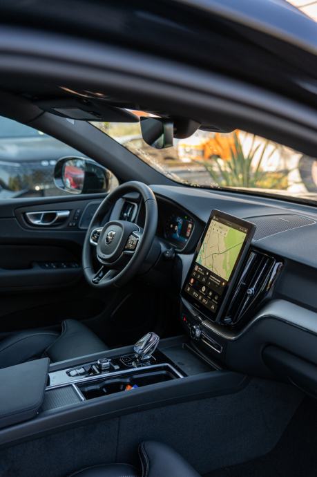 Volvo XC60 B5 Black Edition Ultra, fotografija 12