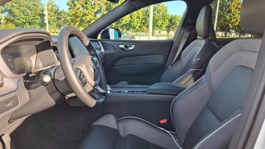 Volvo XC60 B5, ULTRA BACK EDITION , PANARAMA , NAV, TEMPOMAT, JAMSTVO, fotografija 14