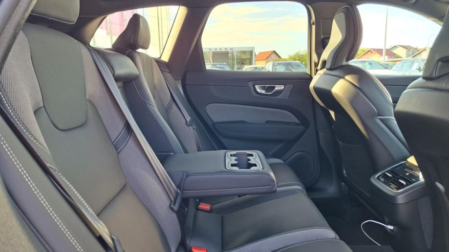 Volvo XC60 B5, ULTRA BACK EDITION , PANARAMA , NAV, TEMPOMAT, JAMSTVO, fotografija 17