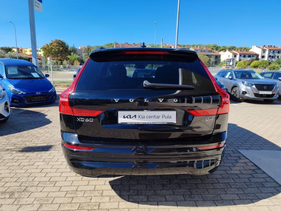Volvo XC60 CORE, fotografija 4