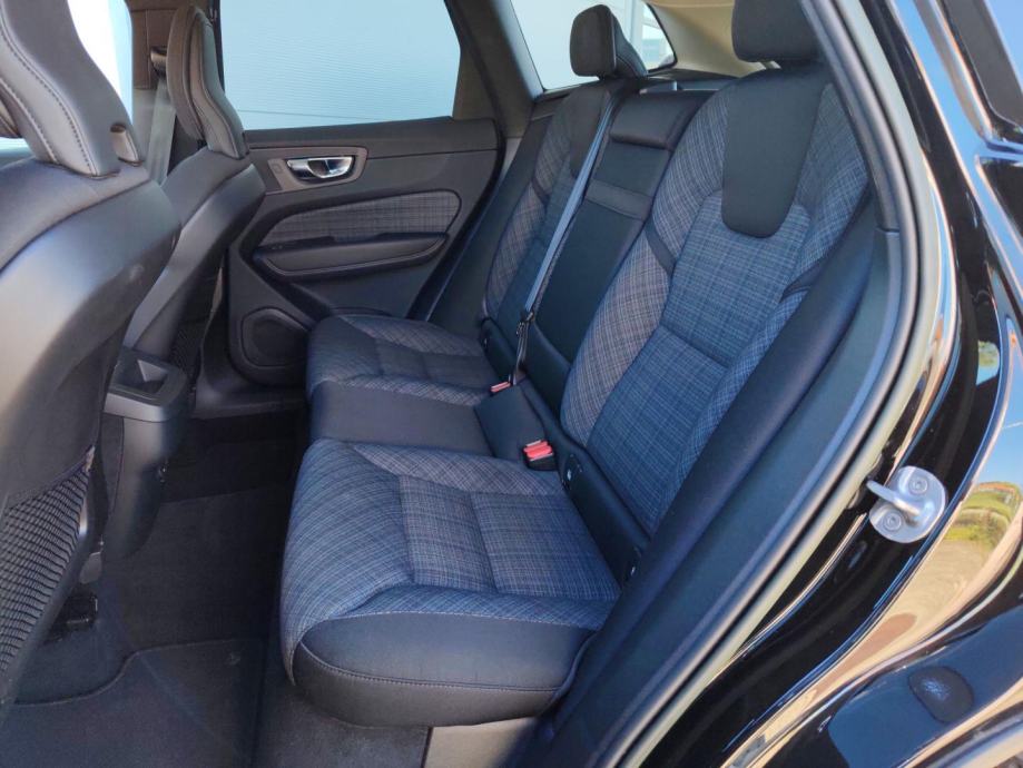 Volvo XC60 CORE, fotografija 10