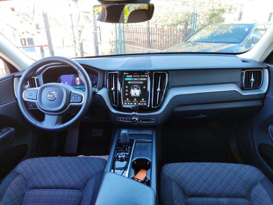 Volvo XC60 CORE, fotografija 15