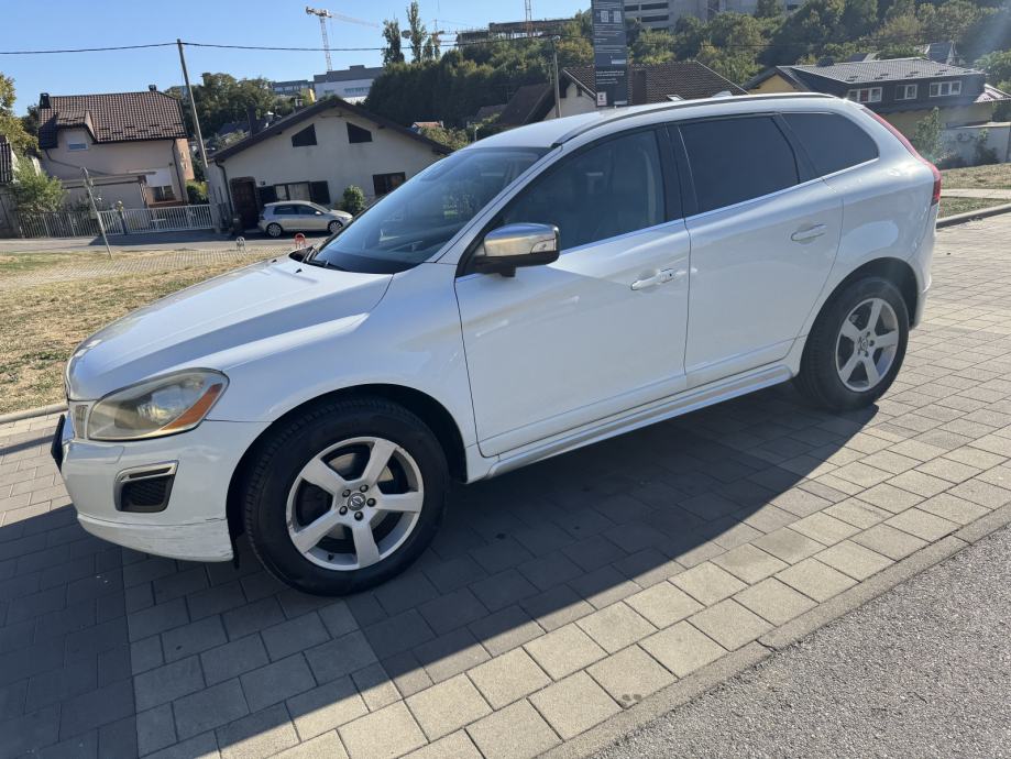 Volvo XC60 D4 AWD R-Design 2.4 163 KS, HR vozilo, servisna, fotografija 7
