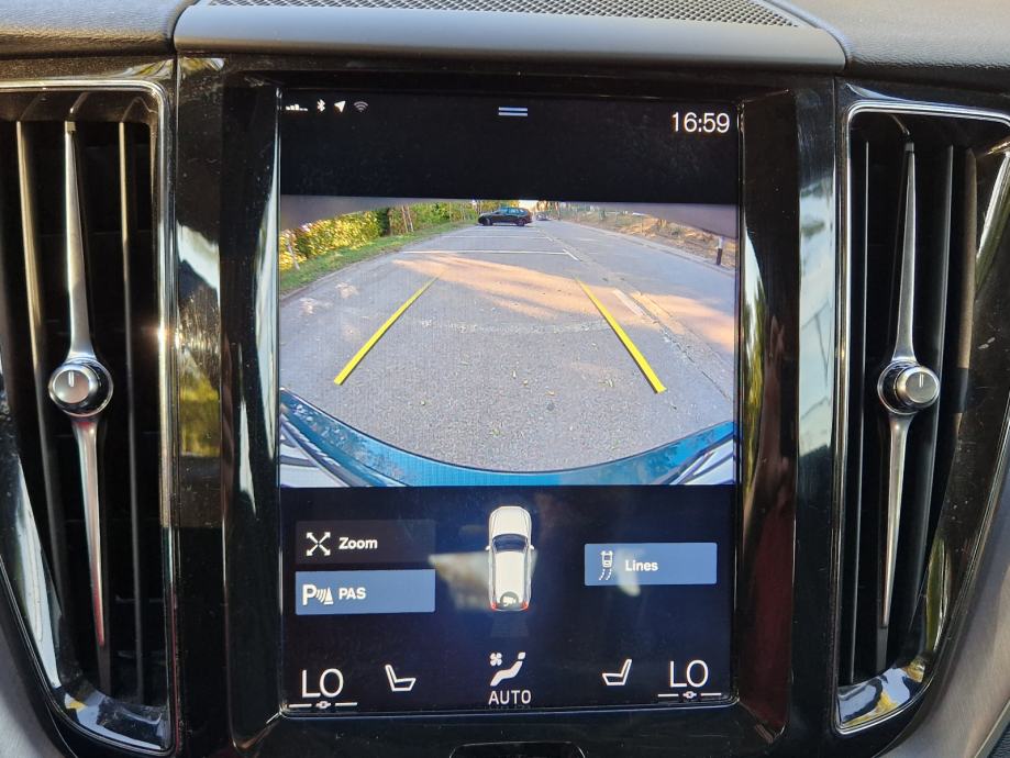 Volvo XC60 diesel, 90.000 km, servisna knjiga, nikad udaran, fotografija 11