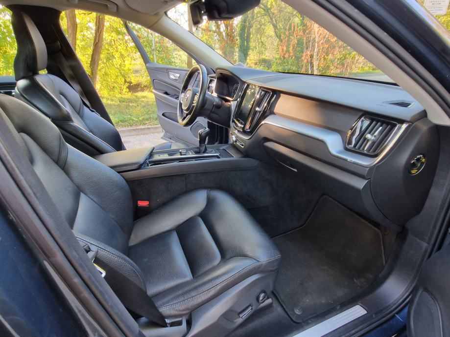 Volvo XC60 diesel, 90.000 km, servisna knjiga, nikad udaran, fotografija 14