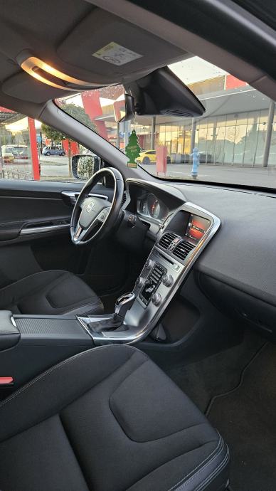 Volvo XC60 FWD D3, fotografija 4