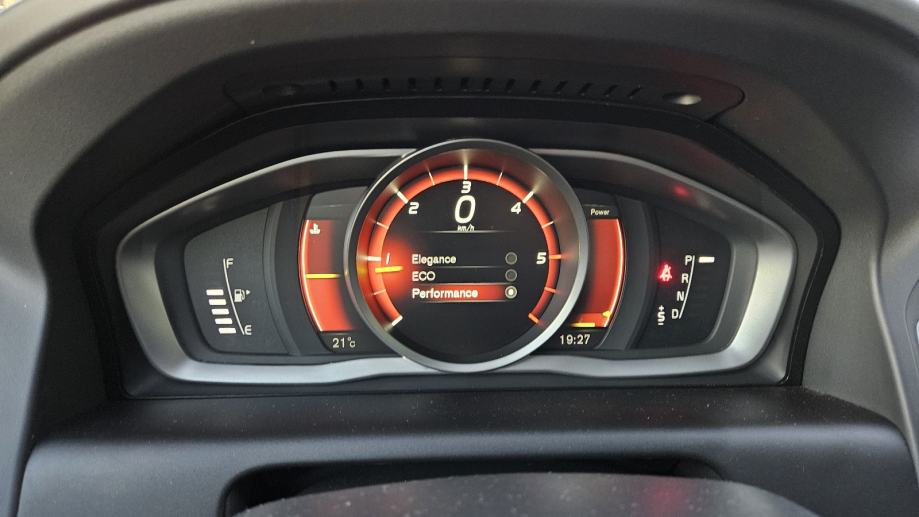 Volvo XC60 FWD D3, fotografija 6