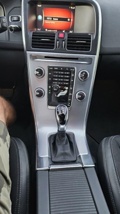 Volvo XC60 FWD D3, fotografija 5