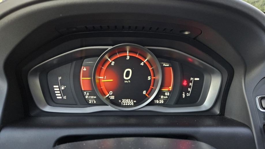 Volvo XC60 FWD D3, fotografija 9