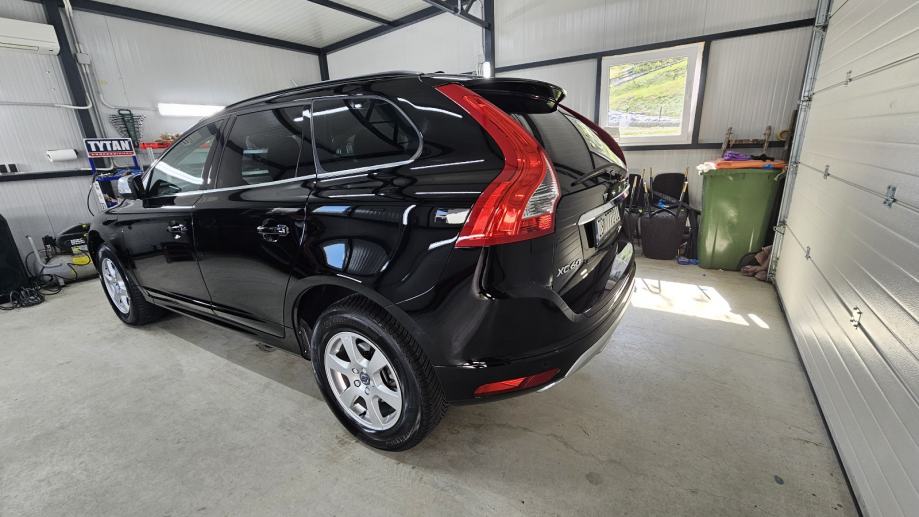 Volvo XC60 FWD D3, fotografija 12