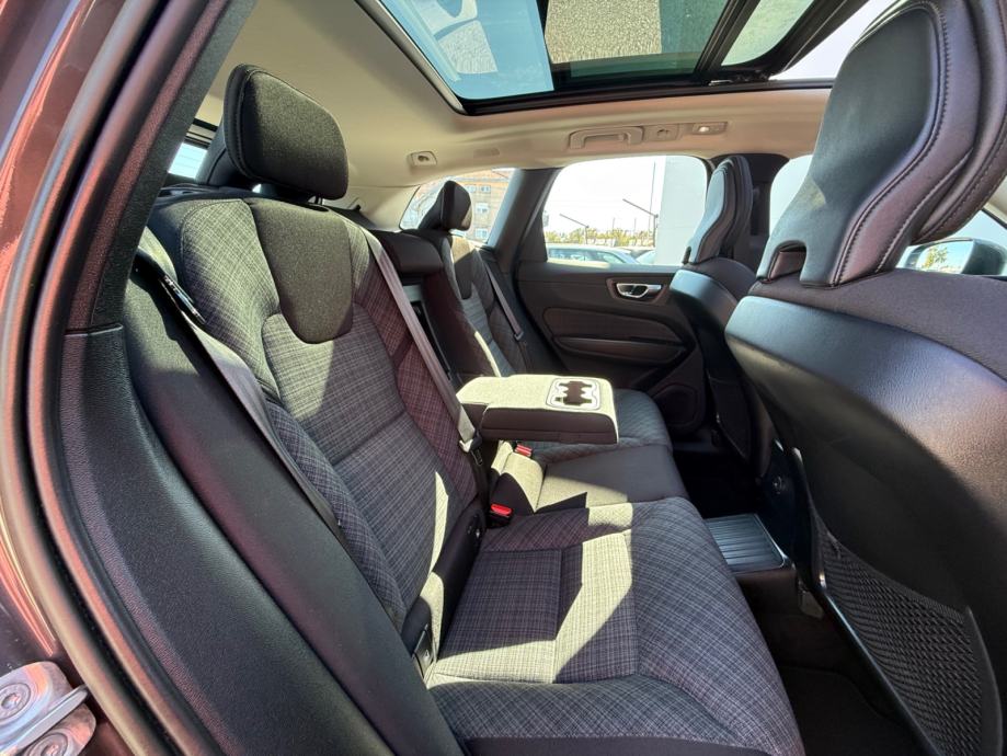 Volvo XC60 T6 PLUG-IN HYBRID AWD CORE | 24MJ JAMSTVA | U PDV-U, fotografija 17