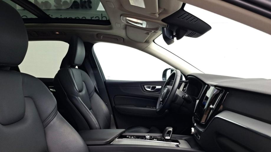 Volvo XC60 T8 PLUS DARK, PANARAMA,NAV, TEMPOMAT ,, JAMSTVO, fotografija 14