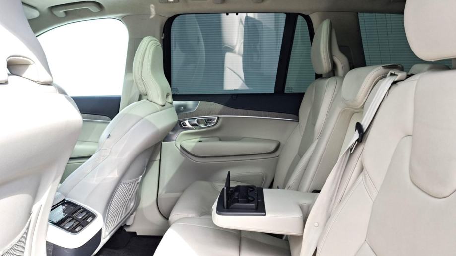 Volvo XC90 B5 AWD ULTRA BRIGHT, Panorama, 7 sjedala, JAMSTVO, fotografija 13