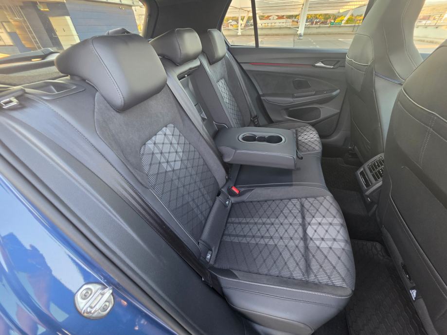 VW Golf 8.5 1,5 eTSI R-Line Plus, DSG, 2024, fotografija 13