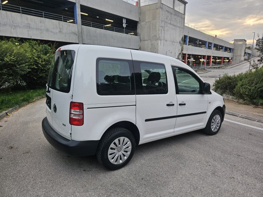 VW Caddy 1,6 TDI,izuzetno očuvan, fotografija 8