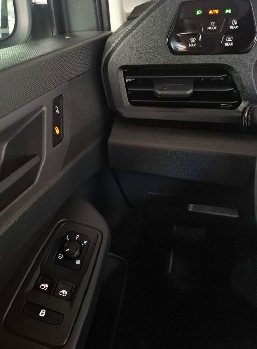 VW Caddy 2,0 TDI MAXI 7-SJEDALA NAVI PDC GARANCIJA DO 2 GOD., fotografija 18
