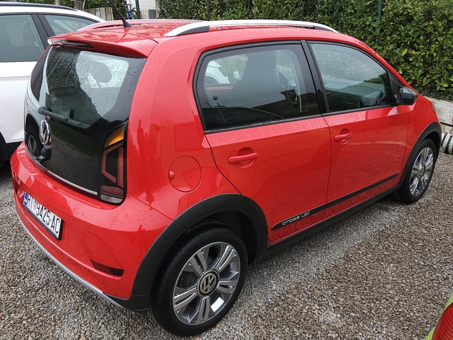 VW Cross Up! 2018. 1.0 75KS, fotografija 2
