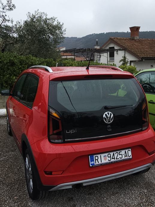 VW Cross Up! 2018. 1.0 75KS, fotografija 9