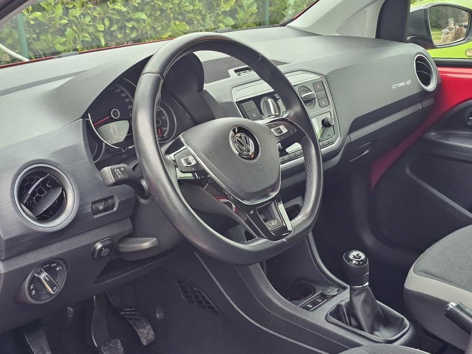 VW Cross Up! 2018. 1.0 75KS, fotografija 11