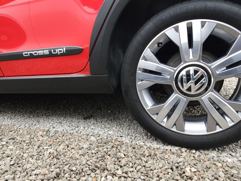 VW Cross Up! 2018. 1.0 75KS, fotografija 13