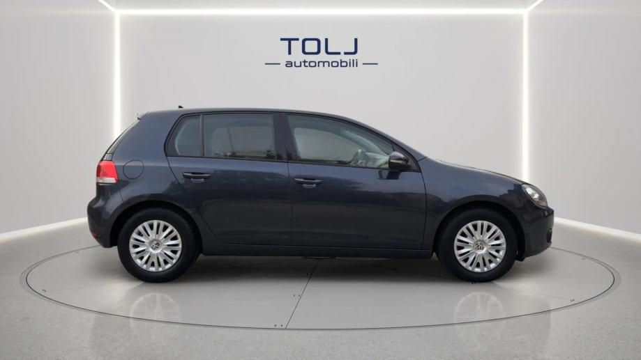 VW Golf 1,6 TDI**SENZORI**TEMPOMAT**REGISTRIRAN**, fotografija 2
