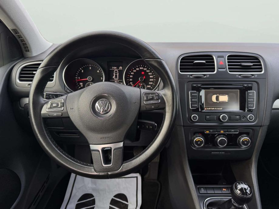 VW Golf 1,6 TDI**SENZORI**TEMPOMAT**REGISTRIRAN**, fotografija 6