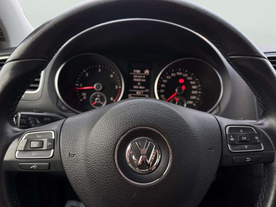 VW Golf 1,6 TDI**SENZORI**TEMPOMAT**REGISTRIRAN**, fotografija 8